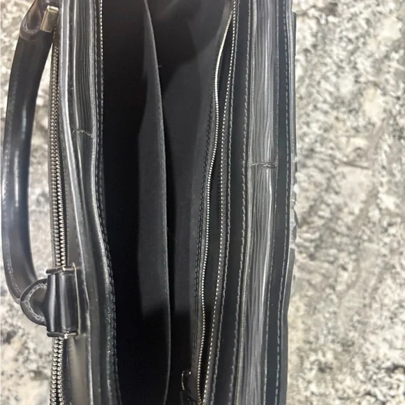 Louis Vuitton Epi Leather Briefcase/Satchel. Fast shipping. - Picture 7 of 13